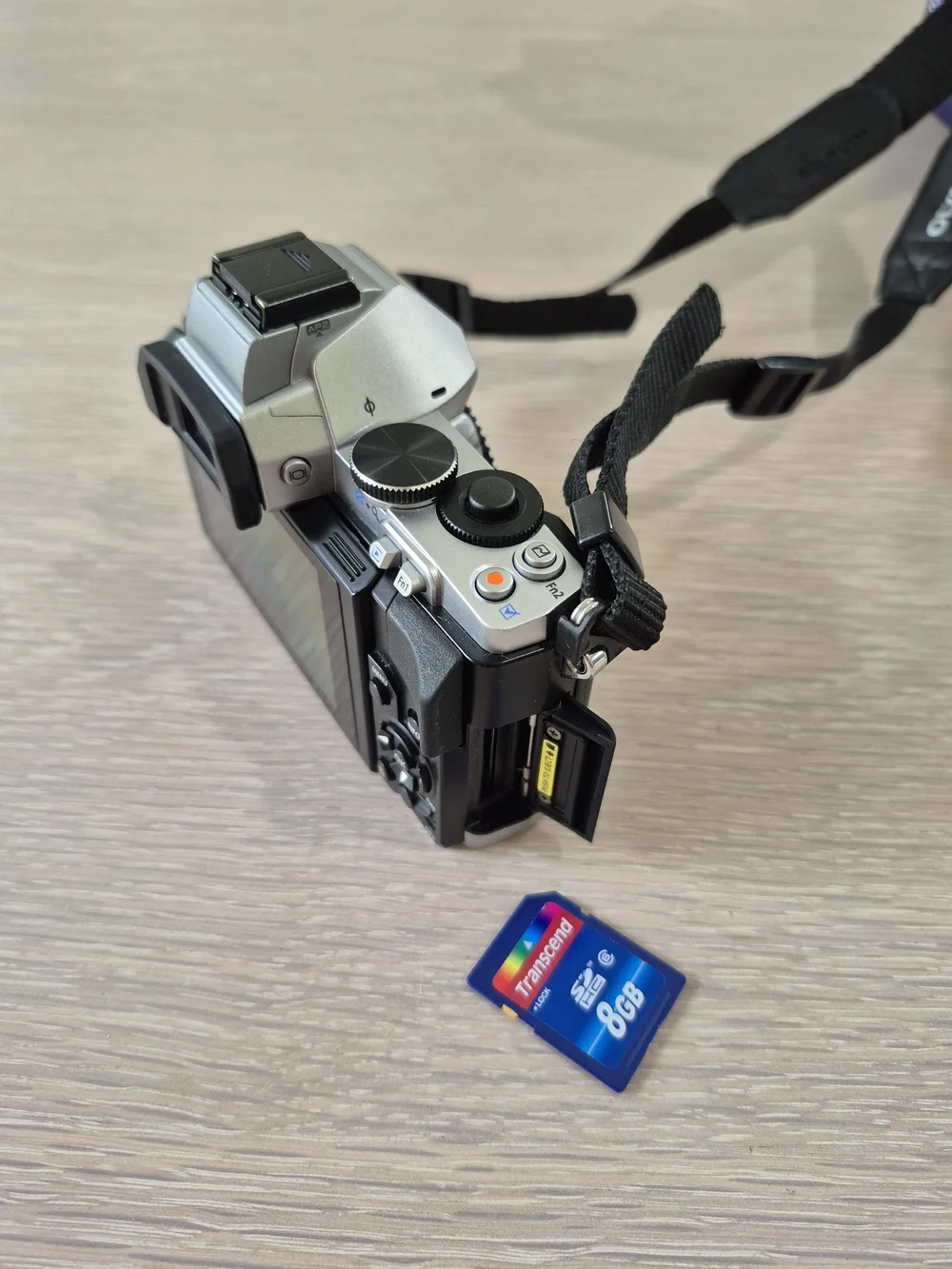 Olympus Om-D E-M5 Mirrorless Camera Kit in Black